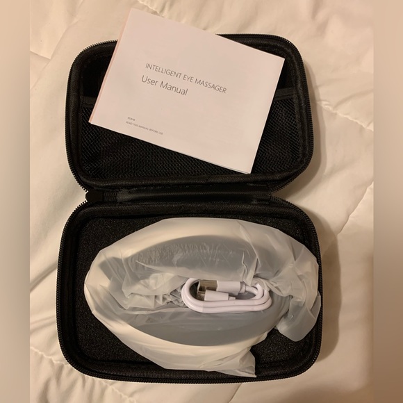 NWT  EYEOLOGY massaging mask- good for migraines and eye strain sufferer - Picture 1 of 13